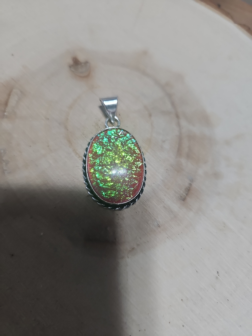 Green Iridescent Oval Pendant Necklace - Women Jewelry